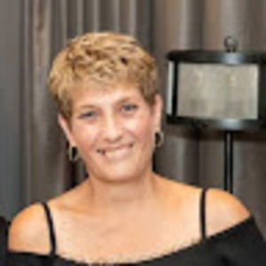 Meet your Posher, Adrienne